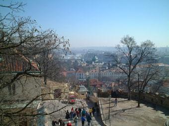 プラハ城の東門（マティアス門の間逆にある門です）へ