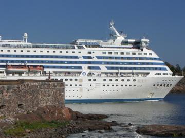 スオメンリンナ島から大迫力のシリヤラインを見る！