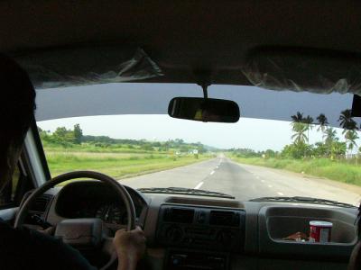 日本語ガイド＆運転手付きレンタカー。空港・ホテルどこでも来てくれました。