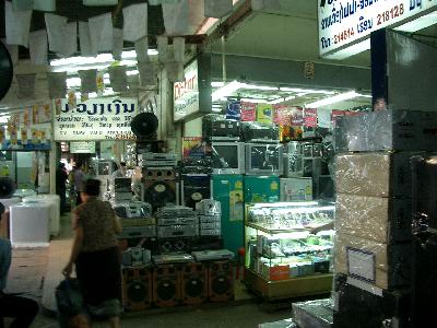 ビエンチャンでおみやげを買うなら　／　タラート・サオ