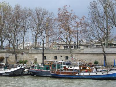 素敵な風景と目にしみる臭さのセーヌ川クルーズ