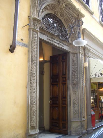 美術館のように美しい薬局