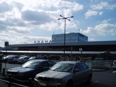 プラハの空港からカルロビバリ（Karlovy Vary）までの移動手段