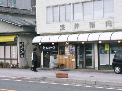 中禅寺湖湖畔でトンカツ？