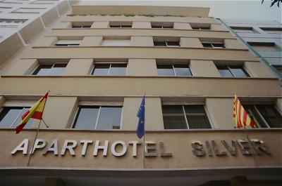 キッチン付き。自炊できるアパートメントタイプ