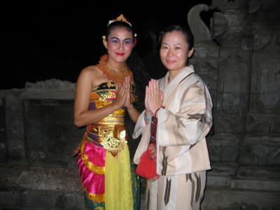 ケチャと　夕日と　猿