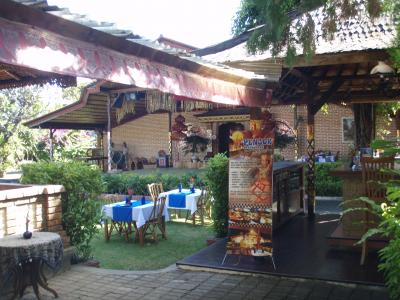 サヌールで、バリダンスが見れるレストラン　ペンジョール