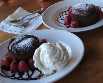 アラモアナＳＣの３階から海を眺めながら