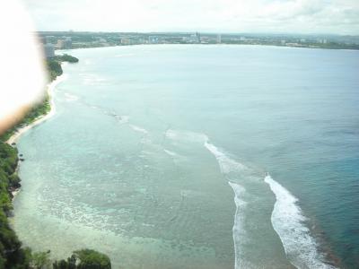 グアムの海、街を一望