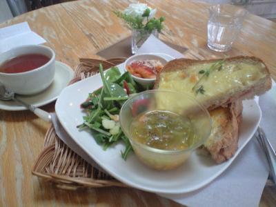 お花屋さん併設のかわいいcafe