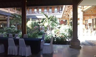 サヌール　パラダイス　プラザ