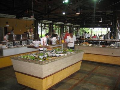 バイキング形式のレストラン Porto Canoas