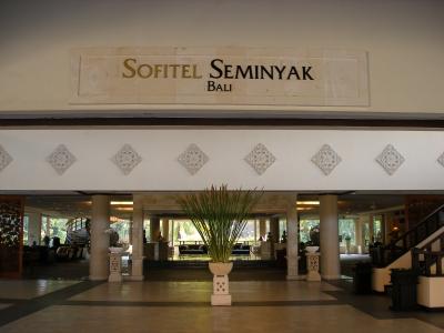 警備がしっかりしたわりとリーズナブルな５つ星ホテル