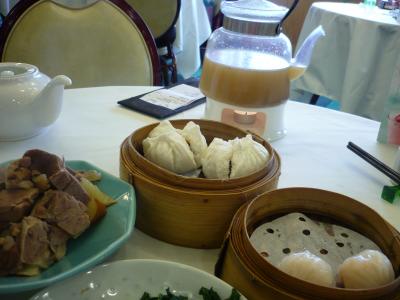 香港島を眺めながら、ゆっくり飲茶を（ジェイドガーデン）。