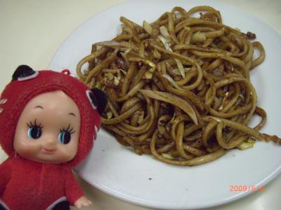 焼きうどん発祥の地「だるま堂」