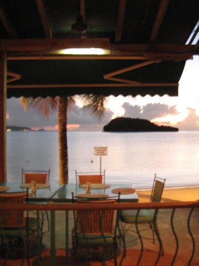 手軽に、落ち着いた、オンザビーチレストランならココ！！