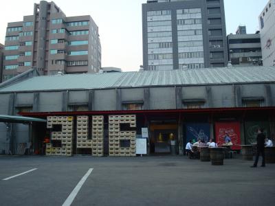 台湾ビール工場で飲むビール