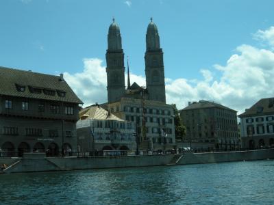 大聖堂の双子の塔は登れます。