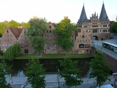 運河とホルステン門を眺められる部屋がある〜Ringhotel Jensen〜