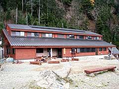 白根御池小屋は新しくて綺麗！