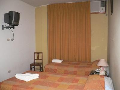 バス停の近くのホテル