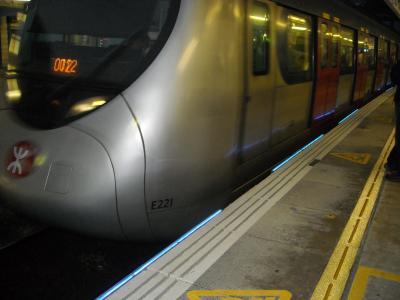 地下鉄とタクシーを利用すれば早くて安上がり