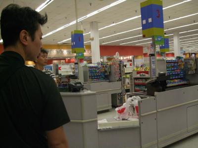 夜も人がたくさん！