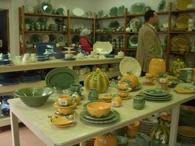 ボルダロ・ピニェイロ工場の可愛いお皿をゲットしてください。