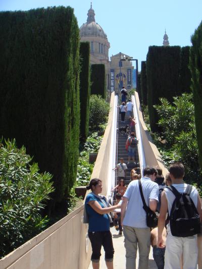 カタルーニャ広場。署名は絶対断れ！