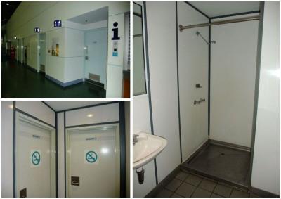 ケアンズ空港内のシャワールーム