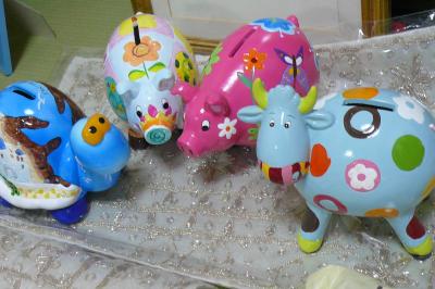 お土産に陽気な貯金箱