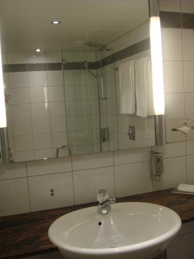 近代的な新しいホテル