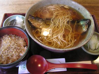 湯島天神の直近にある「やぐ羅」の「にしんそば」