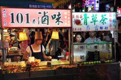 土曜日の夜市は大混雑