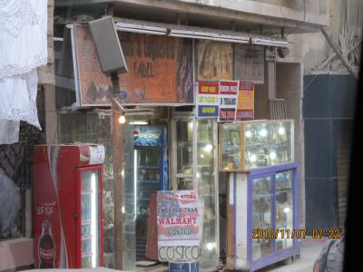 レジェンズ&レガシィーズ(Legends&Legacies)は、アマランテピラミッズ(AMARANTE PYRAMIDS)に泊まるなら、お土産は覗いてみては？