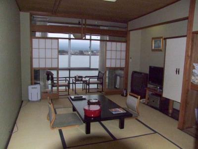 部屋から富士山と花火が見られて一泊一万余円はお得と思いました。