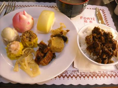 朝食のバイキング