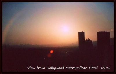 ドアを開けると、そこは夕日で満たされた角部屋だった♪