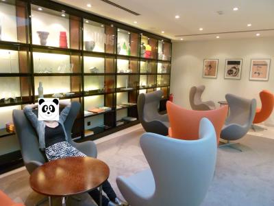 廊下を挟んだ向かいにある「図書室」なる名称の部屋