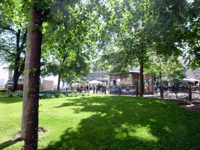 のんびり散歩しながらショッピング