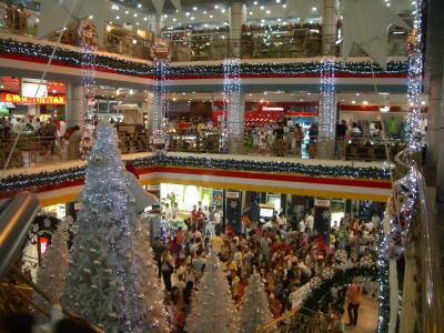 食べ物系のお土産と、雑貨や服の店「tim! Saigon」