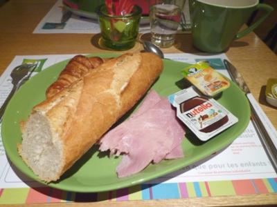 朝食はブッフェ