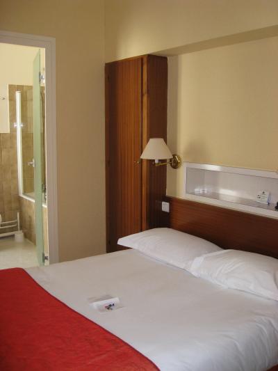 部屋の隅に立って撮った写真です