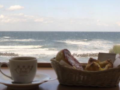 海を見ながら朝ごパン
