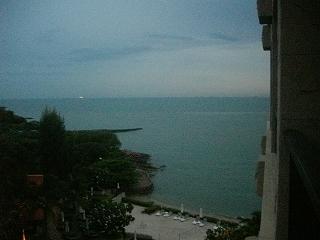 部屋から見えた海