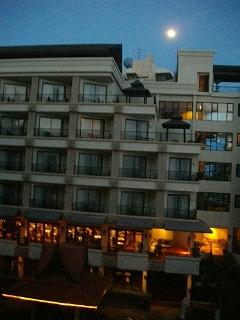 あさ５時半のお月様