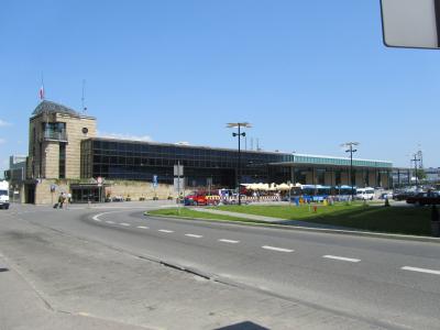 列車で、空港からクラクフ市内へ