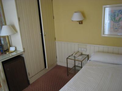 写真では見えませんが、バスタブもあります。