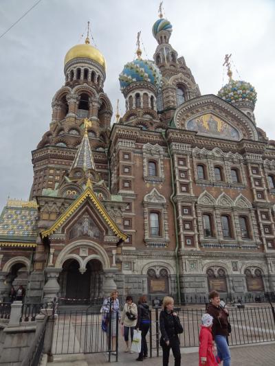 血の上の教会　ロシア的な寺院の典型　なるほど