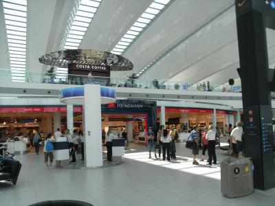 きれいにリニューアルされて国際空港らしくなりました